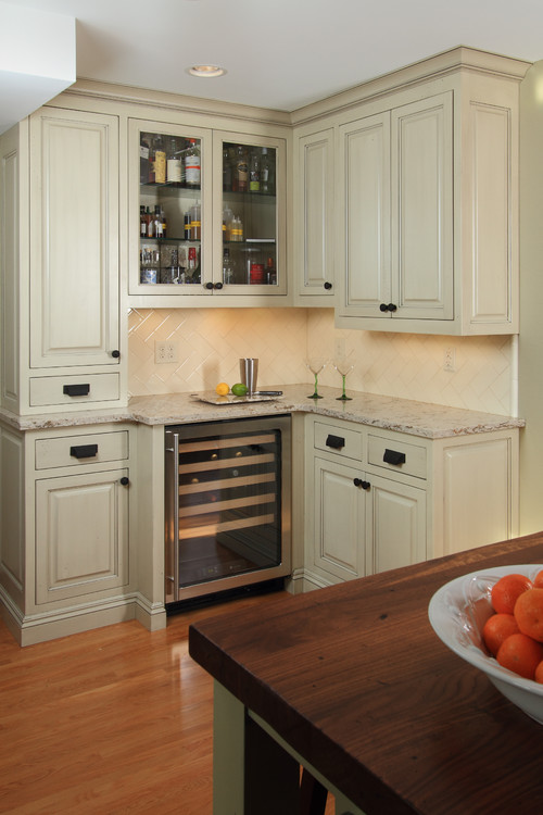 Cambria Windermere with Antique Pearl Cabinets and Herringbone Pattern Backsplash